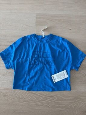 Blue Cropped Athletic Tee with Subtle Front Logo